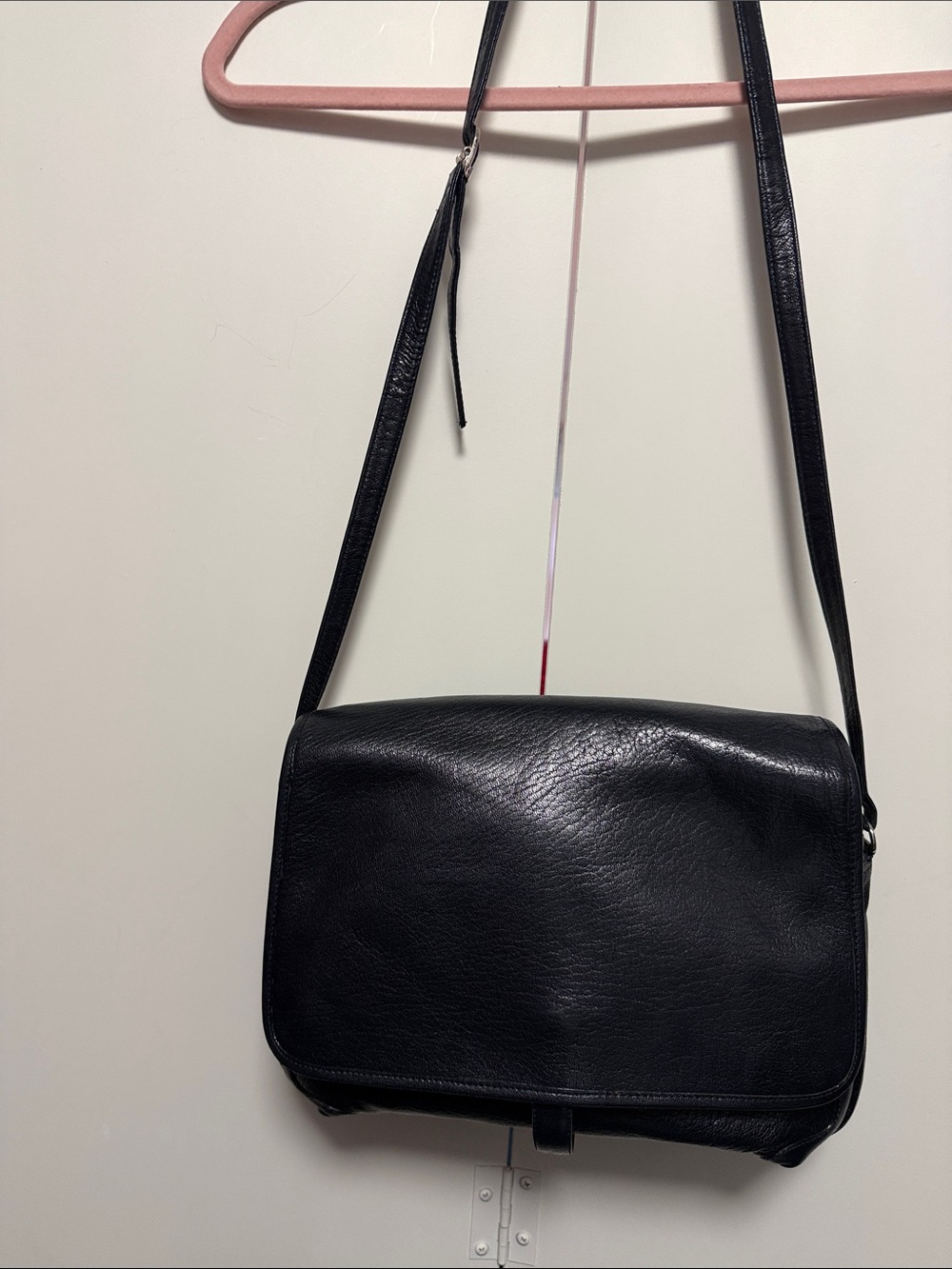 Everyday Black Leather Shoulder Bag - Unbranded